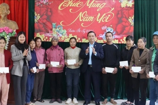 Cao Bằng: Chủ tịch HĐND tỉnh Triệu Đình Lê thăm, tặng quà Tết cho các hộ nghèo xã Ngọc Đào