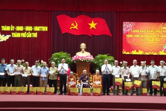  Chủ tịch Quốc hội Trần Thanh Mẫn thăm, tặng quà Tết tại Cần Thơ