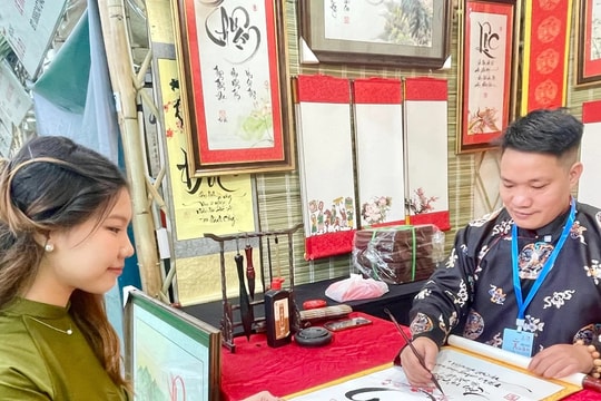 Giữ nét đẹp tục cho chữ đầu xuân