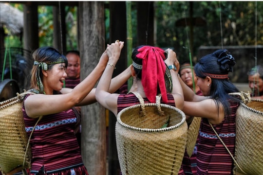 “Sắc Xuân trên mọi miền Tổ quốc” tại Làng Văn hóa - Du lịch các dân tộc Việt Nam