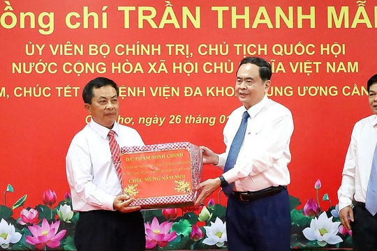 Chủ tịch Quốc hội Trần Thanh Mẫn thăm, chúc Tết tại Bệnh viện Đa khoa Trung ương Cần Thơ