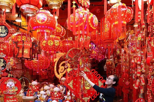 TP. Hồ Chí Minh: Chợ bán "đồ may mắn" nhộn nhịp ngày cận Tết