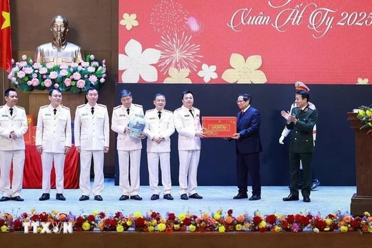 Thủ tướng Phạm Minh Chính chúc Tết, động viên lực lượng vũ trang ứng trực Tết