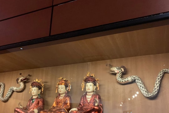 Du xuân tìm hiểu hình tượng rắn qua hiện vật bảo tàng