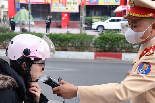 Hà Nội xử phạt nhiều trường hợp vi phạm trật tự an toàn giao thông 