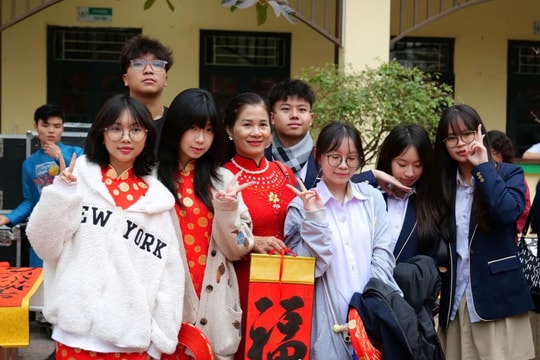 Mùng 3 Tết Thầy: Gìn giữ tình nghĩa và tri ân