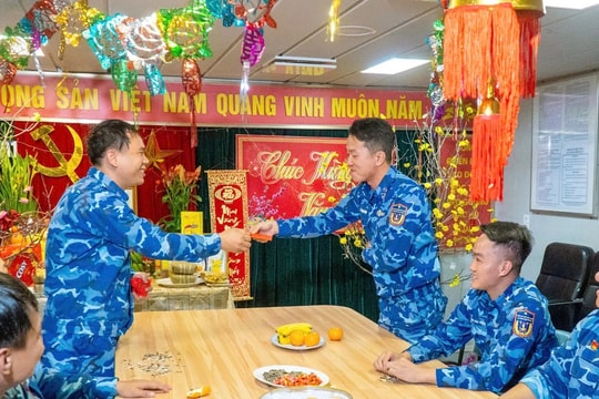 Người lính biển đón Tết xa đất liền nhưng không xa Tổ quốc