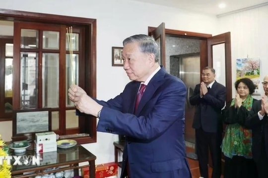 Tổng Bí thư Tô Lâm dâng hương tưởng niệm Thủ tướng Phạm Văn Đồng