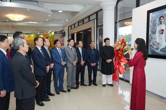 Khai mạc trưng bày "Hồ Chí Minh - Tên Người sáng mãi"