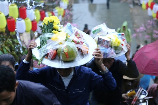 Khai hội chùa Hương Tích - mở đầu năm du lịch Hà Tĩnh 2025