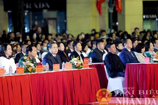 Chủ tịch Quốc hội Trần Thanh Mẫn dự Chương trình "95 năm - Ánh sáng soi đường"