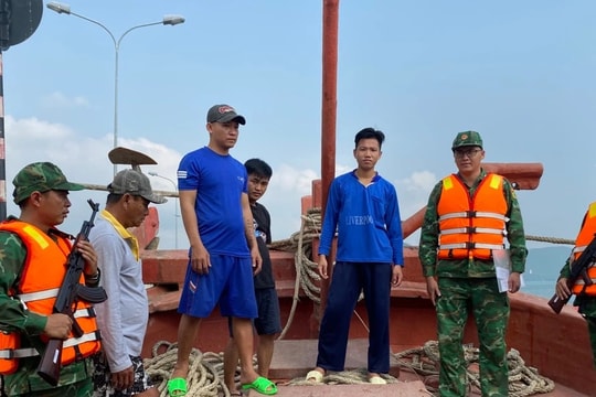 Kiên Giang: Bắt 2 tàu cá chở hơn 40.000 lít dầu không rõ nguồn gốc 