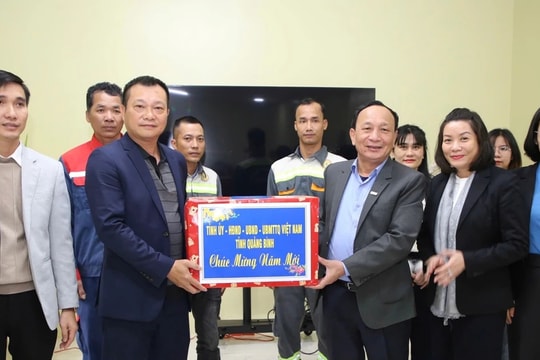 Quảng Bình động viên tinh thần lao động sản xuất ngày làm việc đầu năm mới