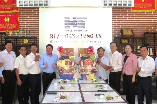 Thăm, động viên chủ doanh nghiệp là đại biểu HĐND tỉnh đầu xuân mới