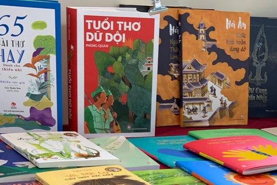 Xây dựng chính sách khuyến khích phát triển văn học