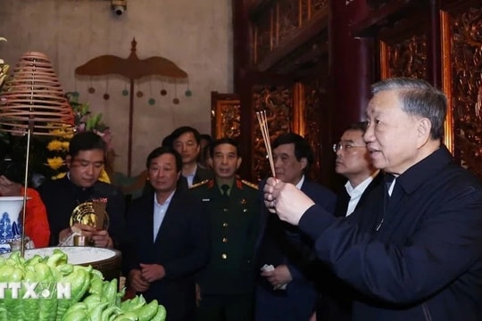 Tổng Bí thư Tô Lâm dâng hương tưởng niệm các Vua Hùng