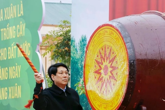 State President joins tree planting festival in Lang Son province