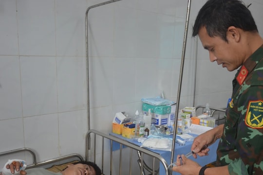 Đảo Song Tử Tây cấp cứu ngư dân bị tai nạn lao động trên biển