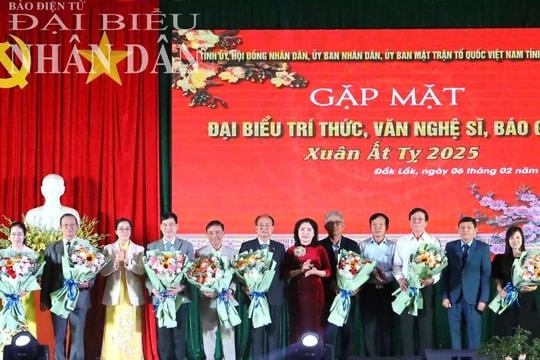 Đội ngũ trí thức, văn nghệ sĩ, báo giới góp phần quan trọng trên bước đường phát triển của tỉnh Đắk Lắk