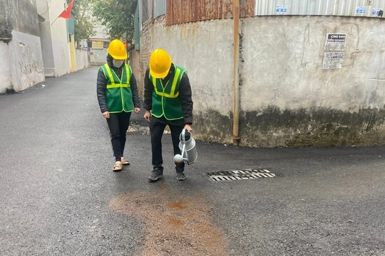 Đơn vị thi công đường liên thôn khắc phục sự cố sau phản ánh của Báo Đại biểu Nhân dân