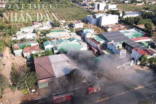 Xưởng điện lạnh ở Đắk Lắk chưa kịp khai trương đã bị lửa thiêu rụi