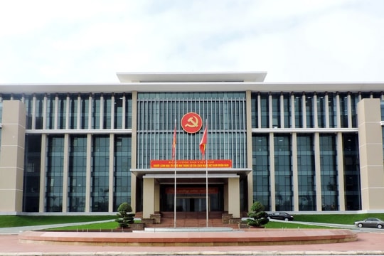 Quảng Bình có 2 Tỉnh ủy viên xin nghỉ hưu trước tuổi 