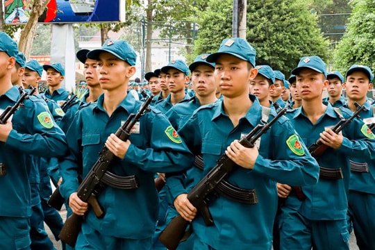 Nâng mức hưởng các chế độ, chính sách cho dân quân tự vệ