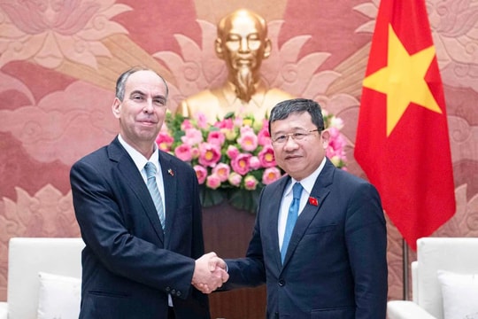 Chủ nhiệm Ủy ban Đối ngoại Vũ Hải Hà tiếp Đại sứ Cuba tại Việt Nam