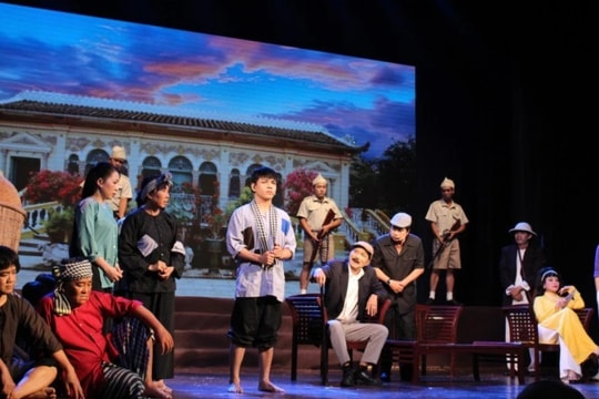 Tái dựng vở cải lương "Tiếng hò sông Hậu"