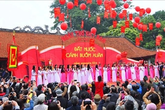 Tiếng ai xanh cả khung trời…