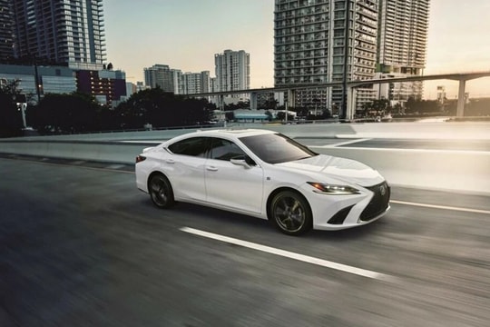 Hơn 2.300 xe Lexus do Toyota Việt Nam phân phối trong diện thu hồi để thay thế bộ phản xạ đèn pha