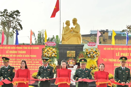 Khánh thành tượng đài "Bác Hồ với chiến sĩ Biên phòng" tại Kiên Giang