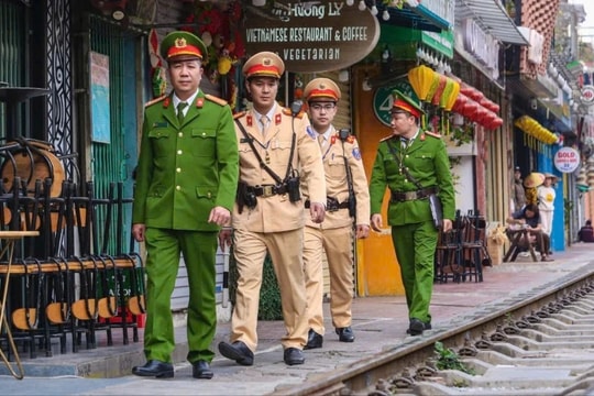 CSGT kiểm tra, xử lý vi phạm hành lang an toàn đường sắt từ 15.2