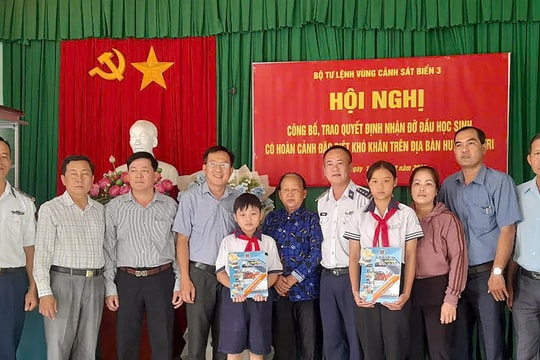 Bộ Tư lệnh Vùng Cảnh sát biển 3 đỡ đầu hai học sinh con ngư dân khó khăn tại Bến Tre