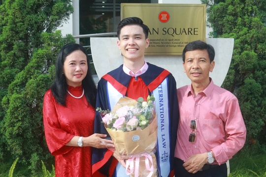 Thủ khoa Học viện Ngoại giao viết đơn tham gia nghĩa vụ Công an Nhân dân để thực hiện ước mơ dang dở