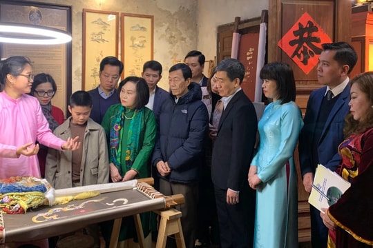 Đưa đình Tú Thị thành không gian nghệ thuật thêu truyền thống