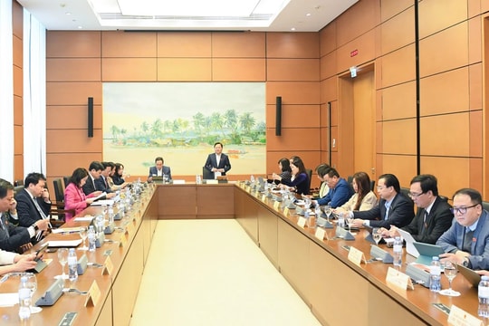 Chủ tịch Quốc hội Trần Thanh Mẫn dự phiên thảo luận tổ về 2 dự án Luật