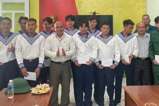 Những thanh niên "đặc biệt" xung phong lên đường nhập ngũ tại Bình Thuận