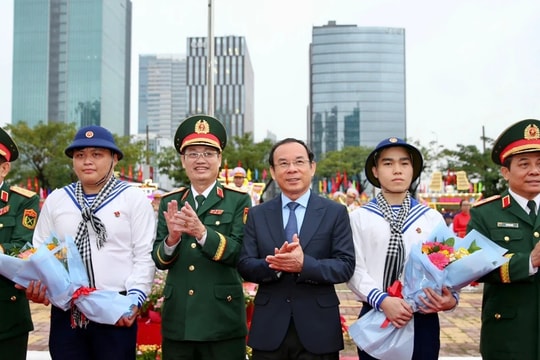 TP. Hồ Chí Minh: Gần 5.000 thanh niên hăng hái lên đường nhập ngũ