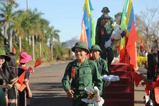 Sôi nổi không khí giao, nhận quân tại các tỉnh Tây Nguyên
