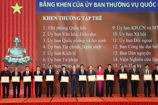 Chủ tịch Quốc hội Trần Thanh Mẫn dự lễ trao quyết định khen thưởng và phát động phong trào thi đua năm 2025