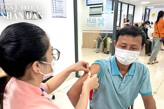 Người dân Đắk Lắk chủ động tiêm phòng vaccine cúm