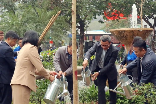 Hanoi Metro hưởng ứng “Tết trồng cây” Xuân Ất Tỵ 2025