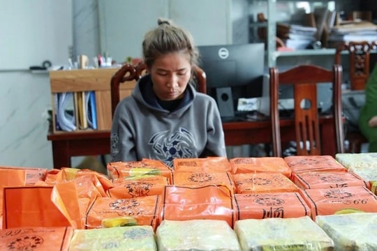 Nghệ An: Người phụ nữ Lào bị bắt cùng 30kg ma túy đá