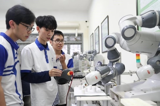 Lần đầu tiên một trường đại học Việt Nam miễn học phí, cấp sinh hoạt phí cho người học thạc sĩ, tiến sĩ 