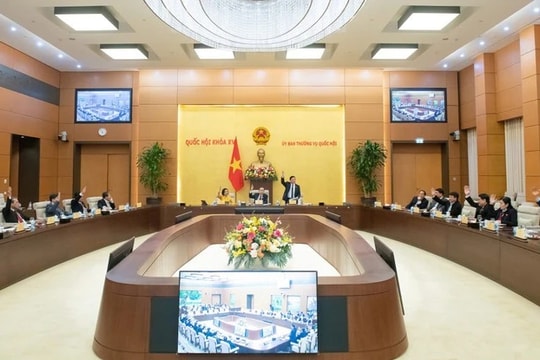 Thông qua Nghị quyết của Ủy ban Thường vụ Quốc hội về nhiệm vụ, quyền hạn, cơ cấu các cơ quan của Quốc hội