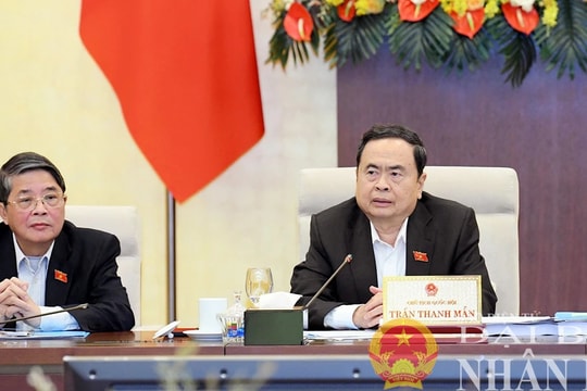 NGHỊ QUYẾT Về việc giao Trưởng Đoàn đại biểu Quốc hội hoạt động chuyên trách khóa XV tỉnh Hưng Yên