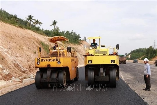 Thủ tướng đôn đốc đẩy mạnh phân bổ và giải ngân vốn đầu tư công năm 2025