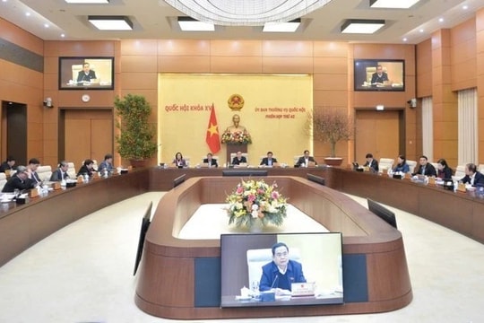 NGHỊ QUYẾT Phê chuẩn kết quả bầu Chủ tịch Hội đồng nhân dân tỉnh Hòa Bình, nhiệm kỳ 2021 - 2026