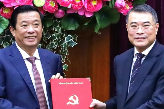 HĐND tỉnh Vĩnh Long tri ân đóng góp của ông Bùi Văn Nghiêm đối với hoạt động cơ quan dân cử địa phương